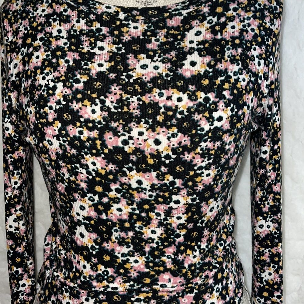NWOT Y2K WOMENS CROPPED RIBBED KNIT FLORAL LONG SLEEVE TOO SIZE LARGE - Picture 3 of 8
